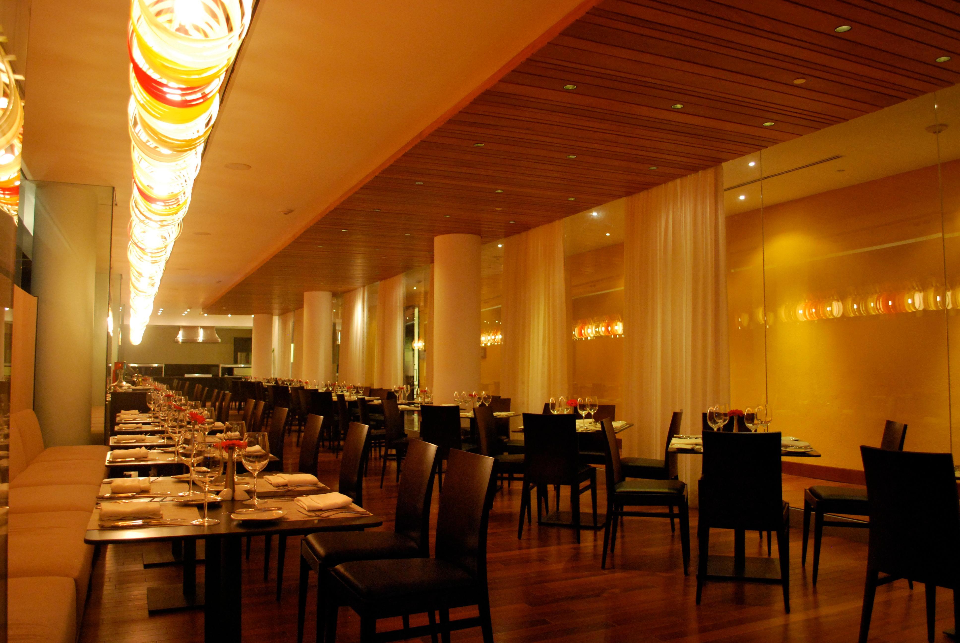 圣多明各假日套房酒店 聖多明哥 外观 照片 The interior of the restaurant