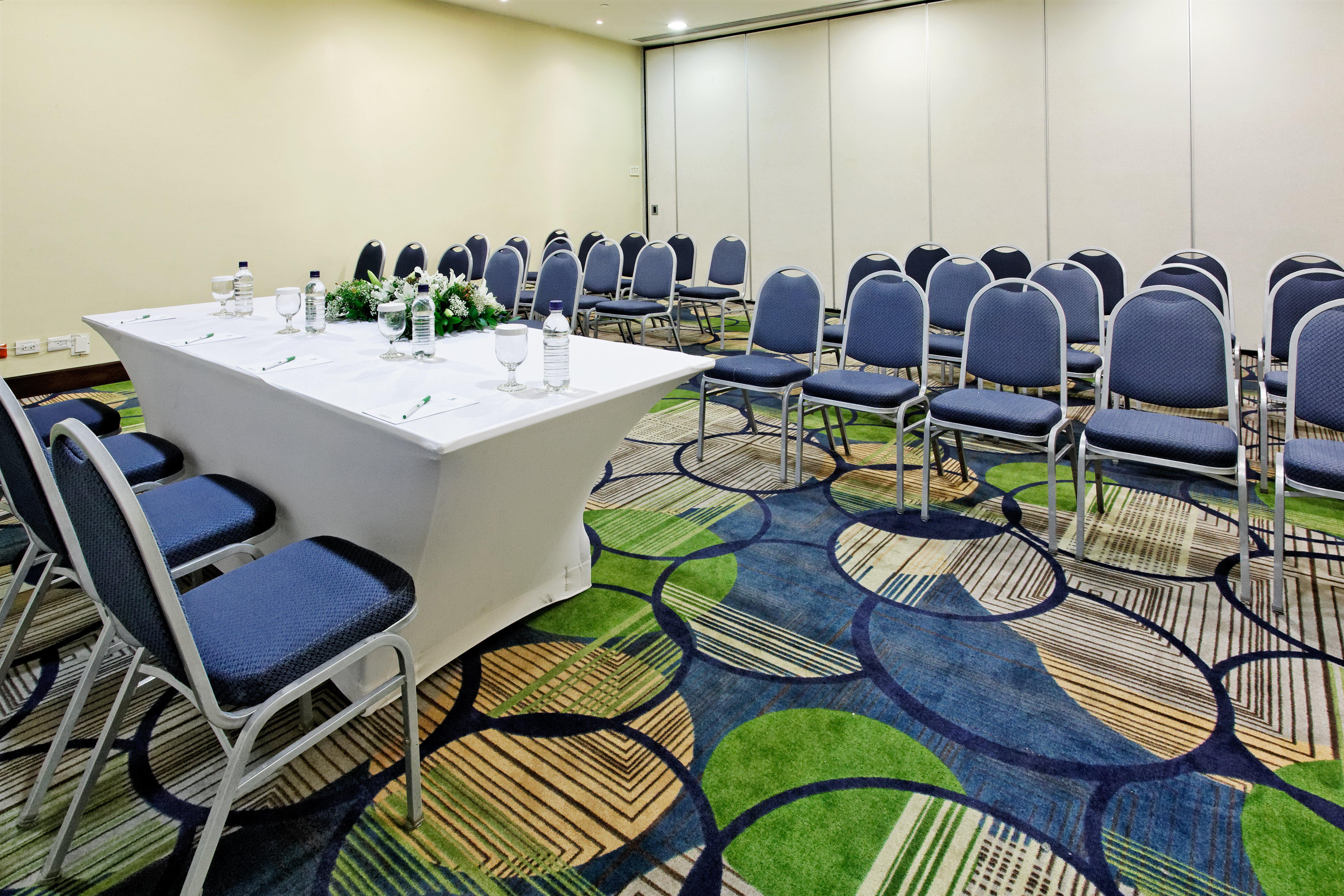 圣多明各假日套房酒店 聖多明哥 外观 照片 Meeting room