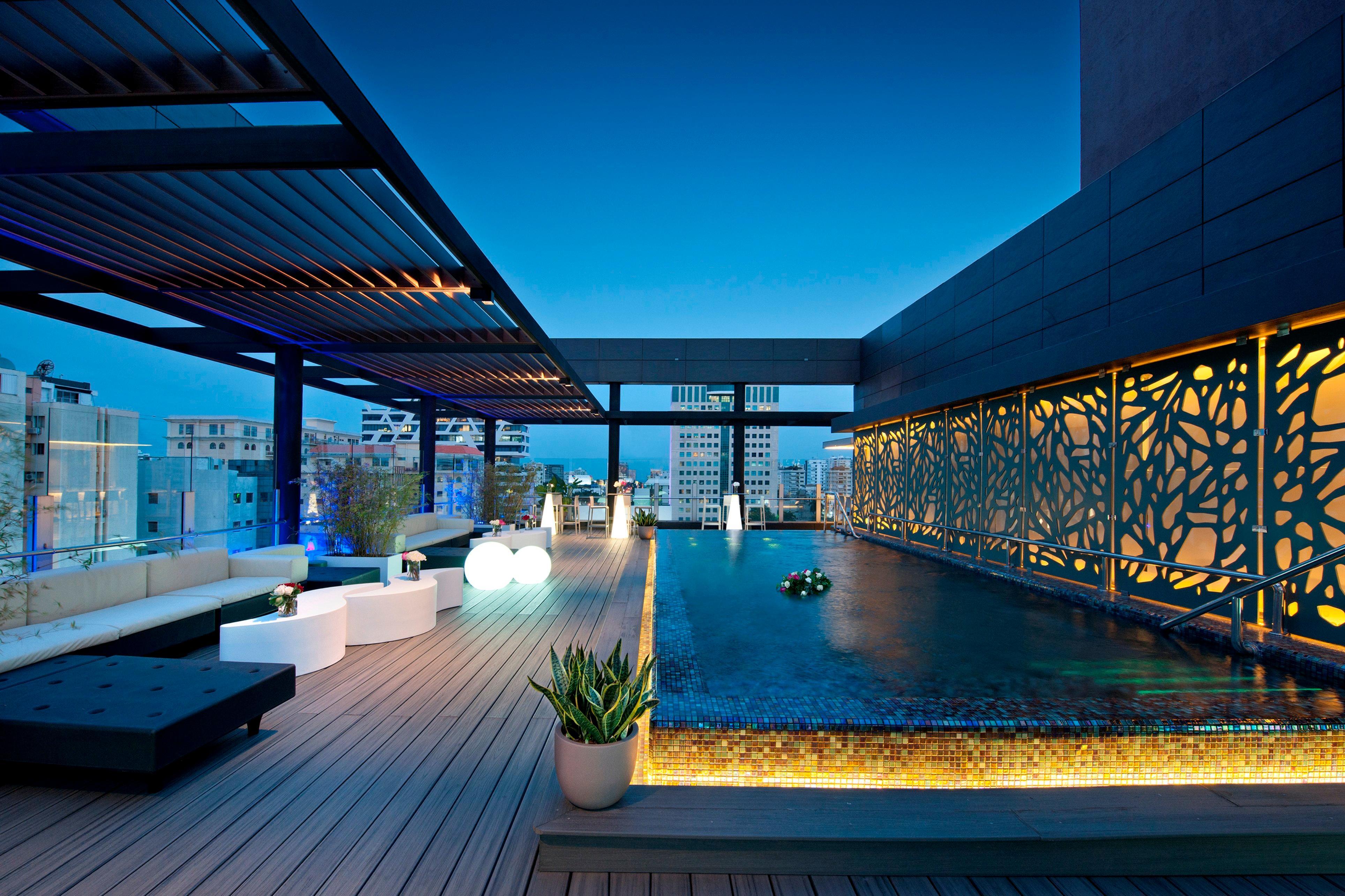 圣多明各假日套房酒店 聖多明哥 外观 照片 The rooftop pool at the hotel