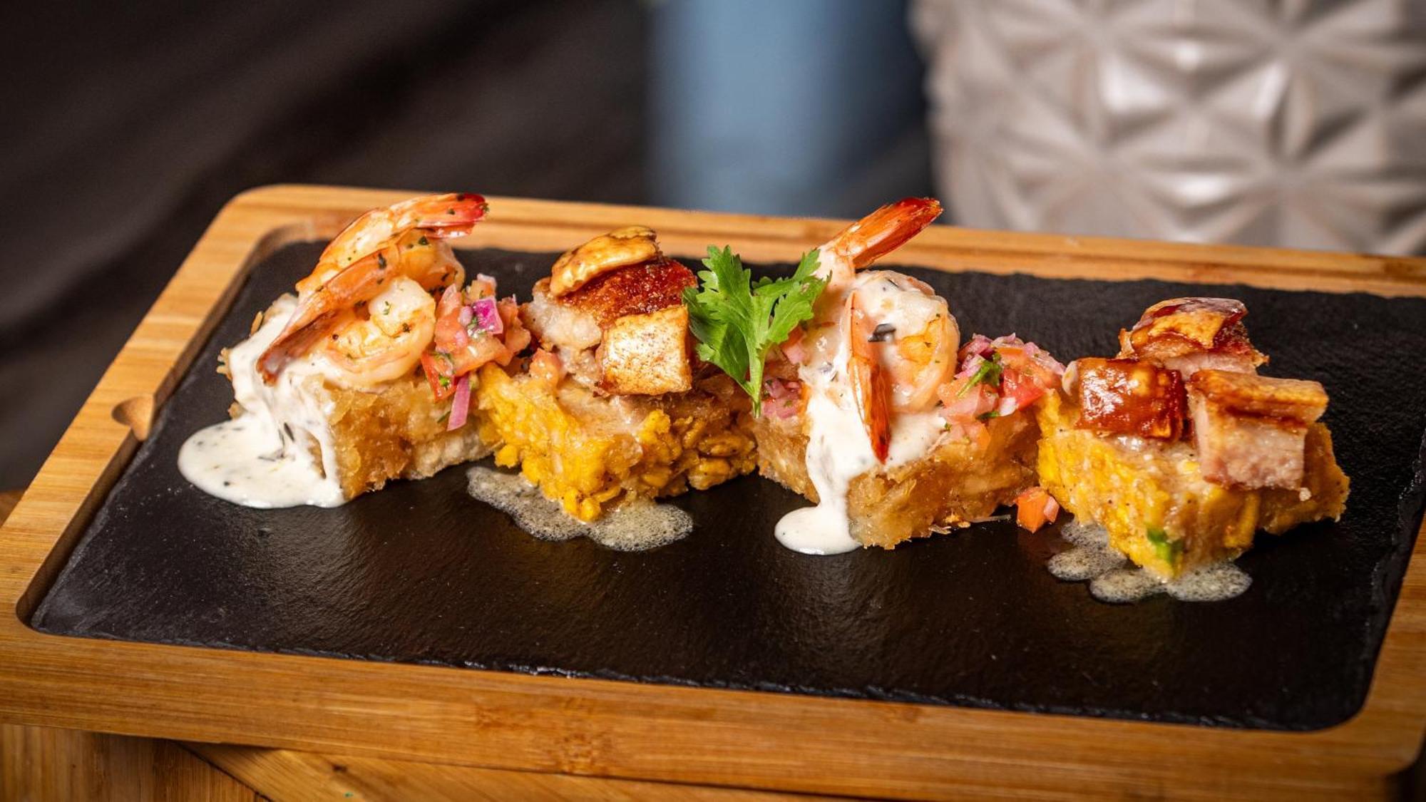 圣多明各假日套房酒店 聖多明哥 外观 照片 Shrimp and cornmeal fritter